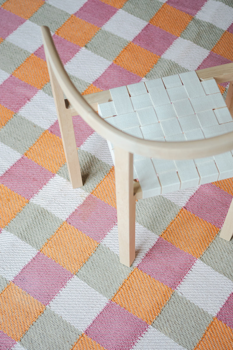 Jute Rug w. Violet and orange