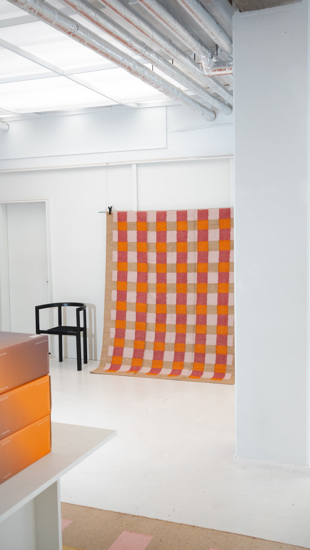 Jute Rug w. Violet and orange