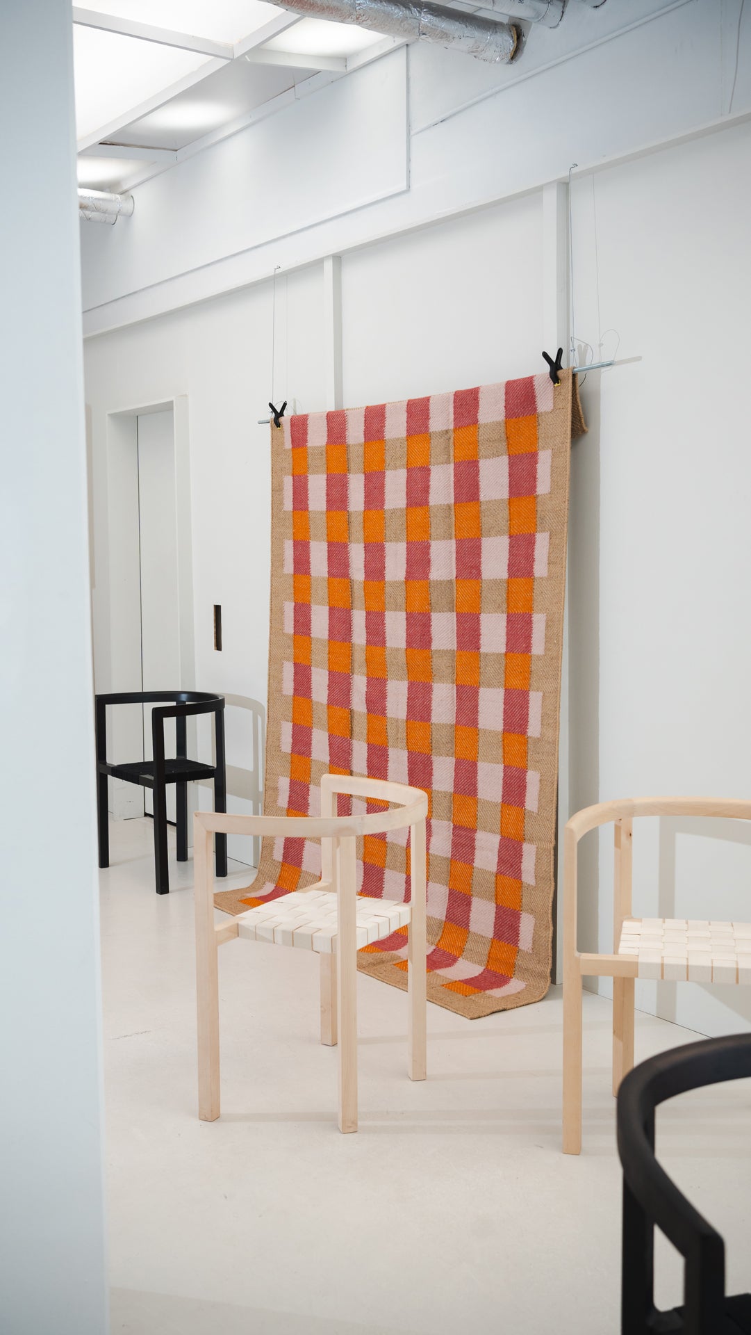 Jute Rug w. Violet and orange