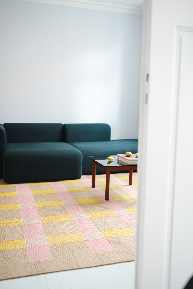 Jute Rug w. pink and yellow stripes