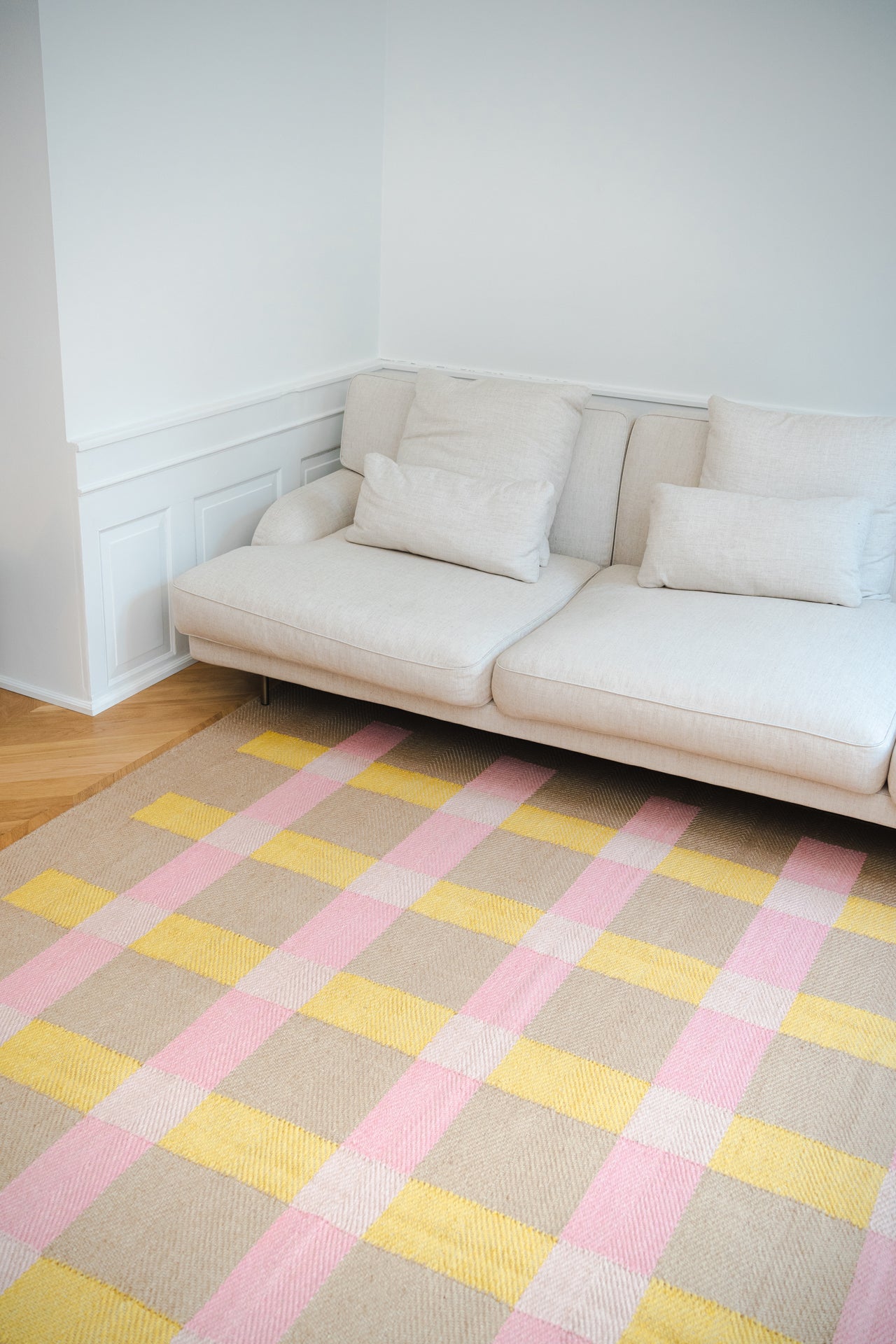 Jute Rug w. pink and yellow stripes