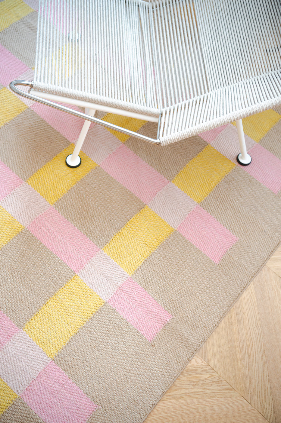 Jute Rug w. pink and yellow stripes