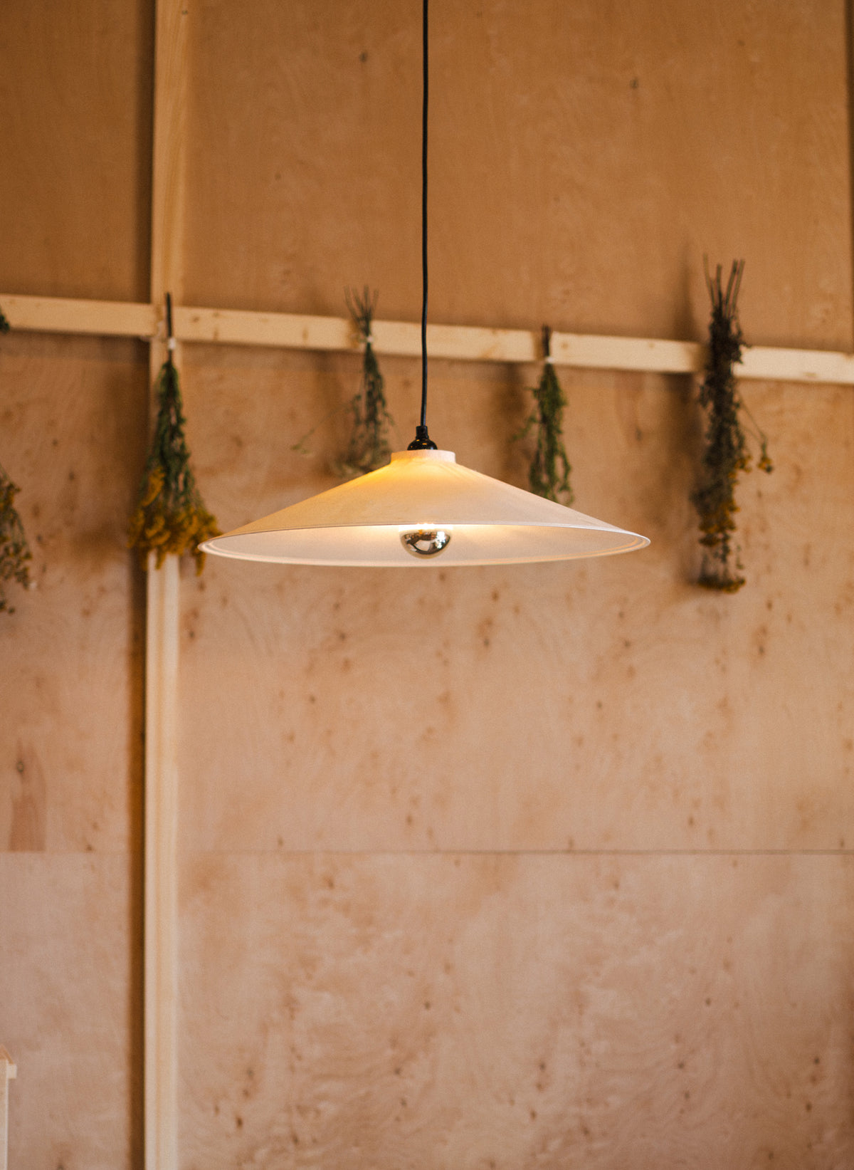 MATIAS MOELLENBACH Daily Paper Pendant Pendant Off White