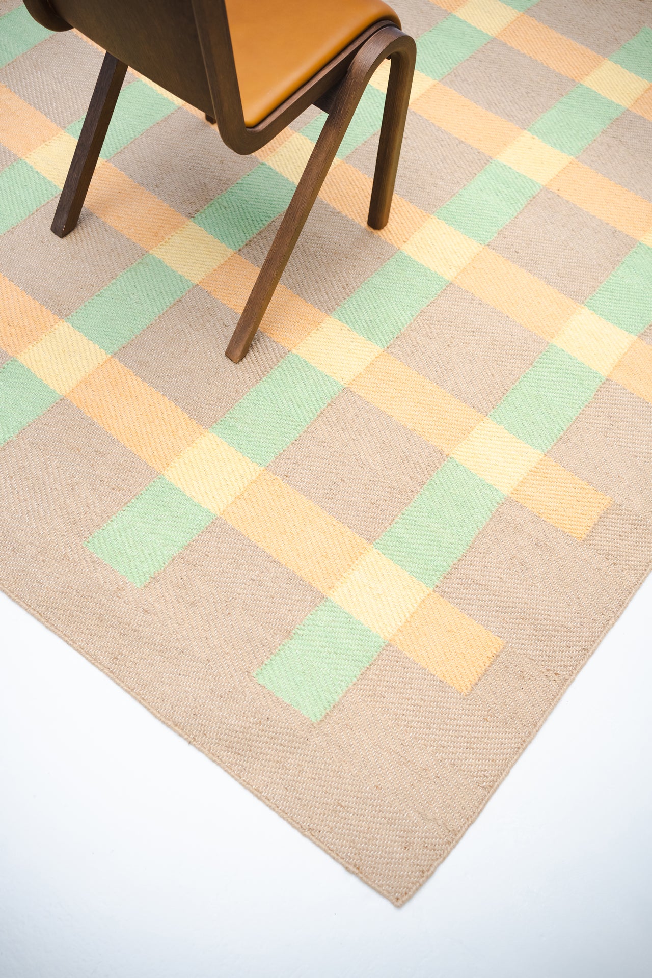 Jute Rug w. Peach and Peas