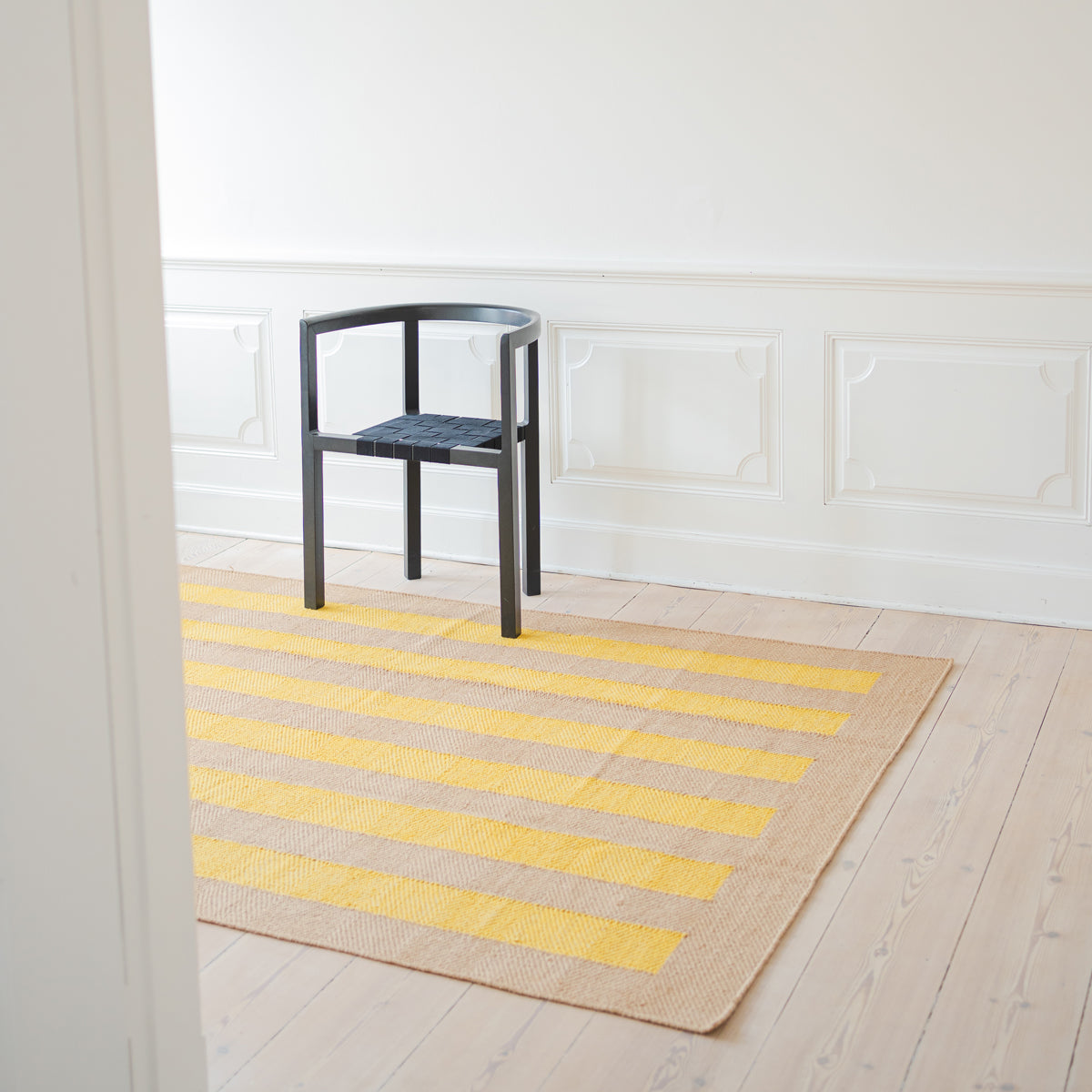 Jute Rug w. yellow stripes